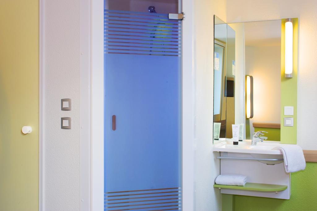 Ibis Budget Rueil Malmaison Exterior photo
